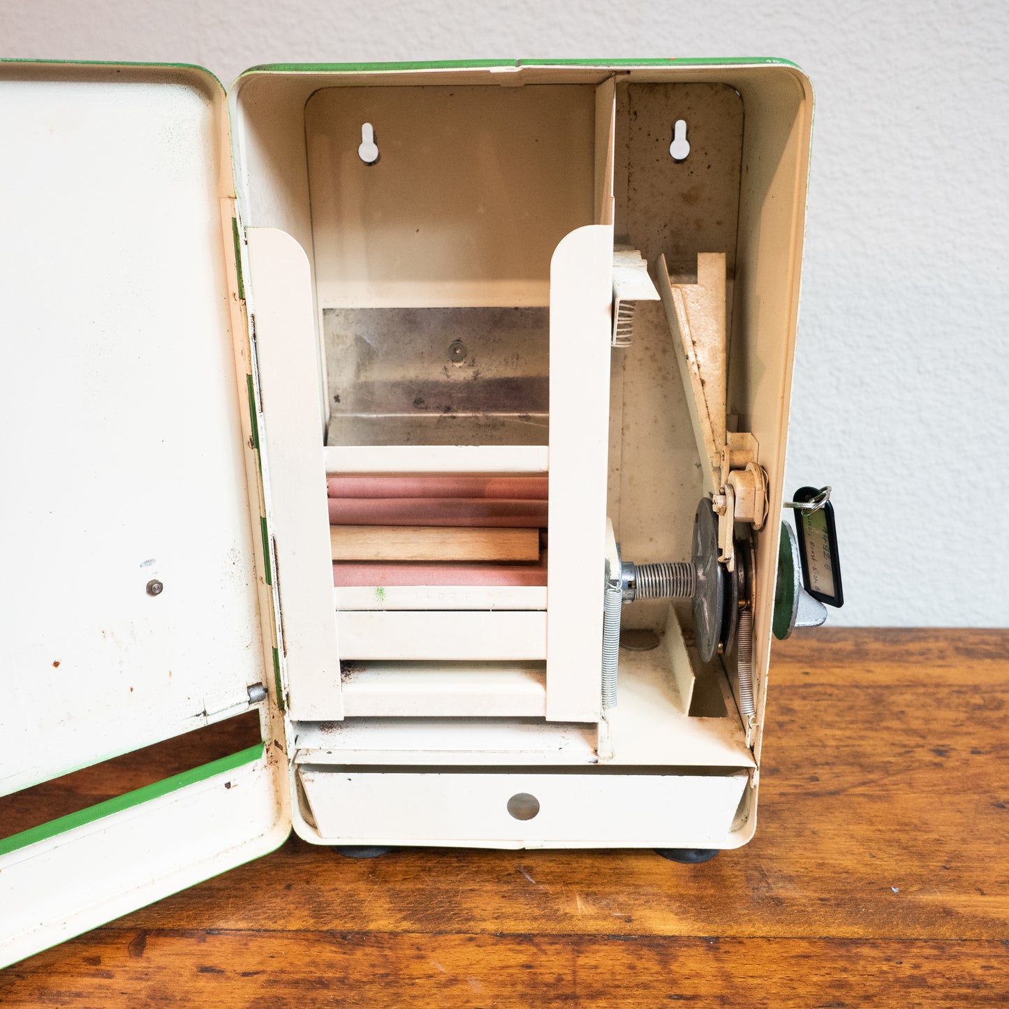 Seltener grasgrüner Kugelschreiber-Automat aus den 1960ern aus Bares für Rares 2024 - Esther-Ollick.shop