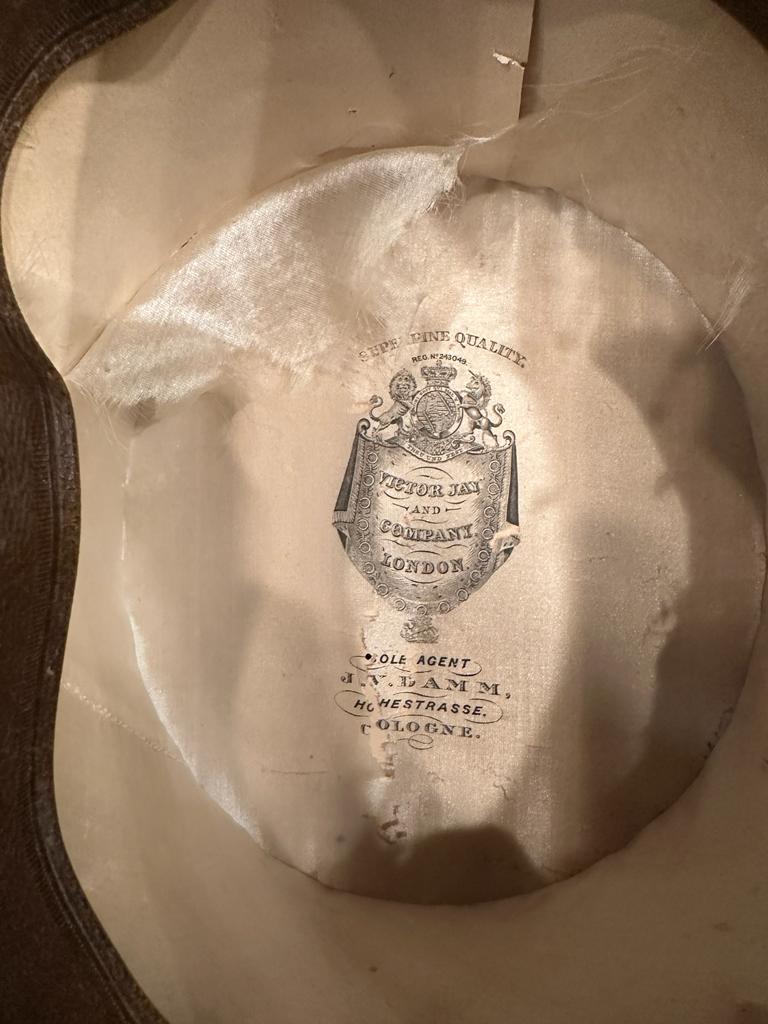 Antiker englischer Zylinder mit wunderschöner Hutschachtel um 1900 - aus Bares für Rares 2024 - Esther-Ollick.shop