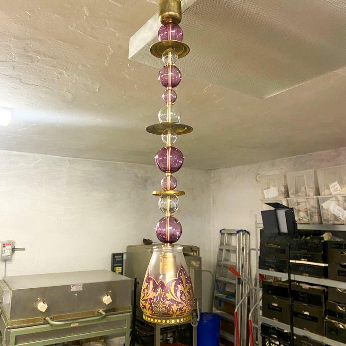 Einzigartiges Leuchtobjekt aus antiker Vase - Händlerstücke vom 12. November 2023
