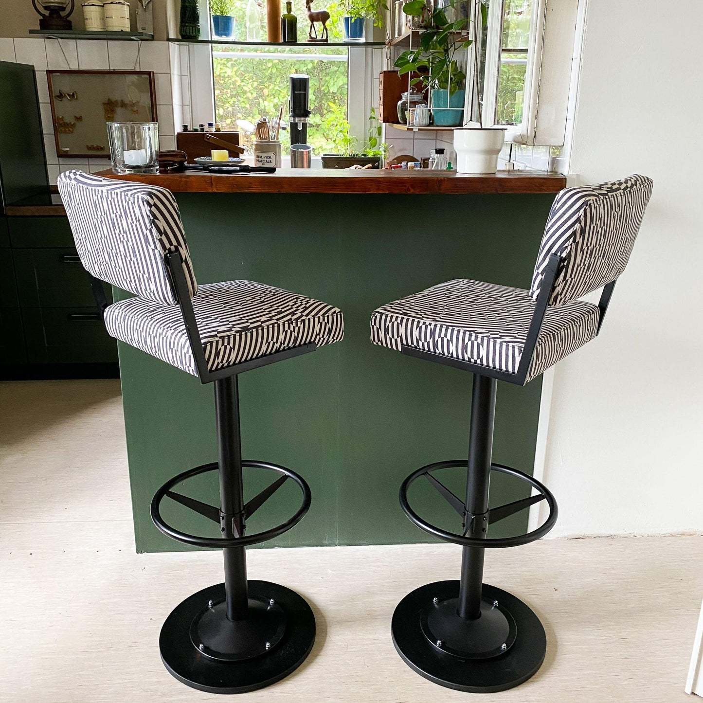 Zwei Thonet Barstühle individuell umgestaltet - Händlerstücke 2021