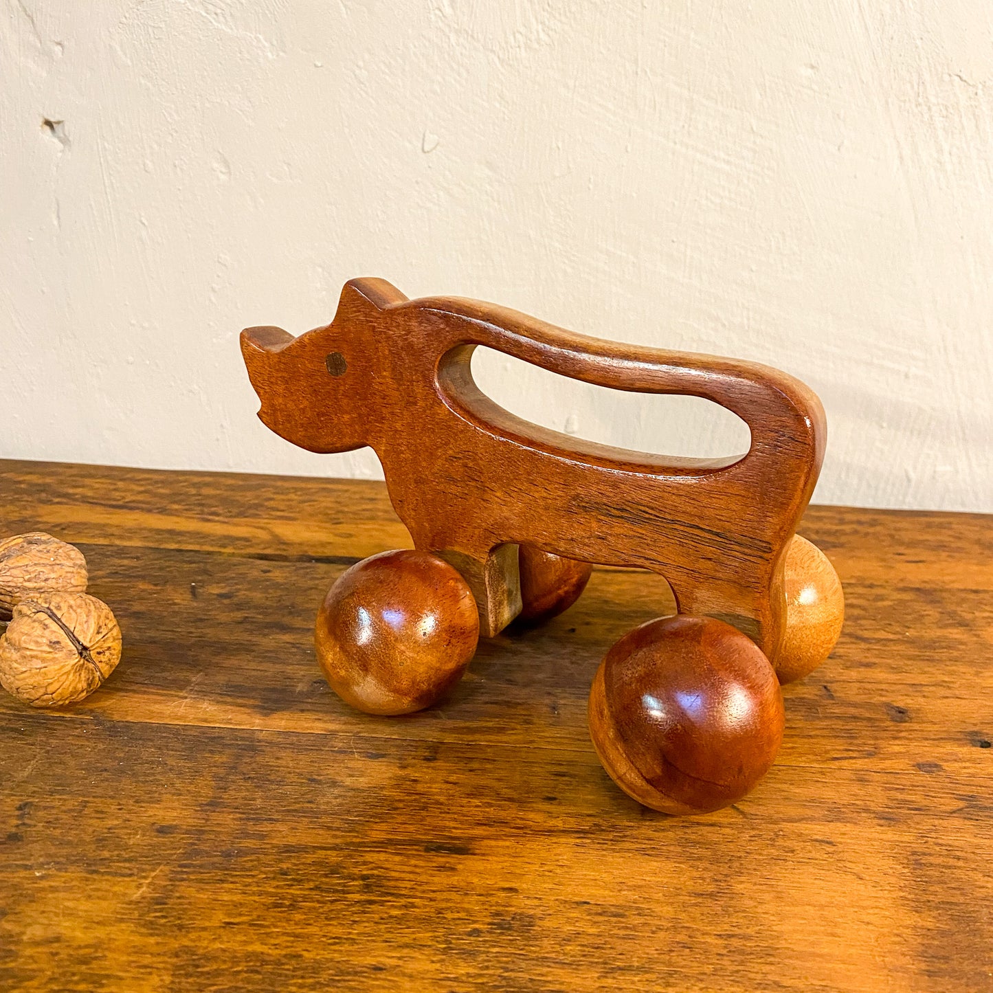 Vintage Nashorn auf Rädern, Schiebespielzeug aus Teakholz