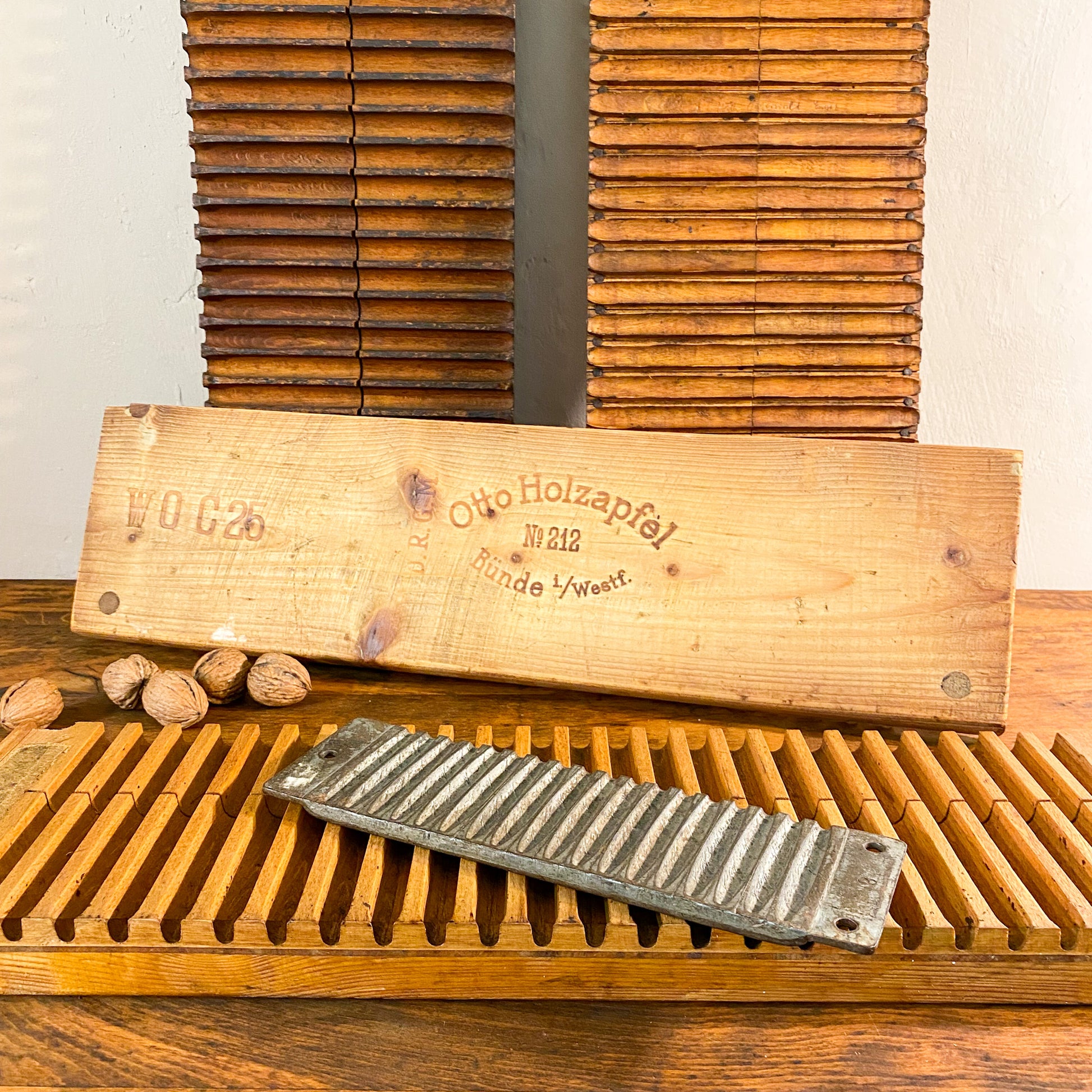 Konvolut antike Zigarrenpressen, Zigarrenformen, Tabakpressen, Industrial Design 1930er - Esther-Ollick.shop